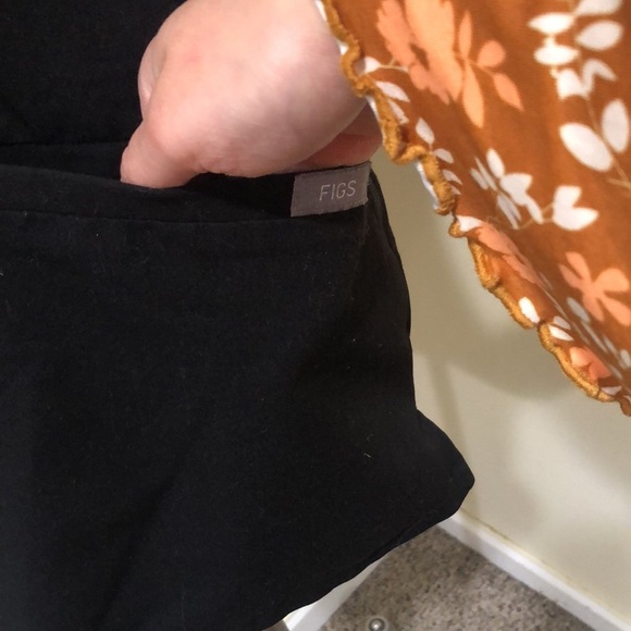 Figs Casma Scrub Top Size Small Black - Picture 3 of 10